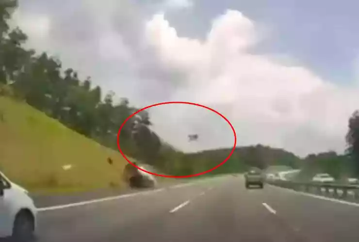 VIDEO del fuerte ACCIDENTE en el que un hombre salió VOLANDO de su vehículo, ¿pasó en Mérida?