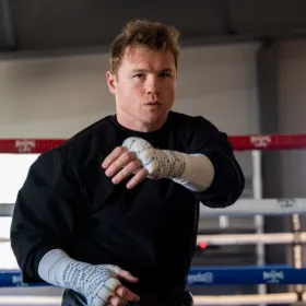 Saúl “Canelo” Álvarez entrenando.