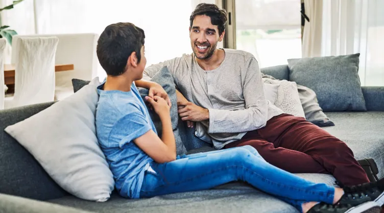 hablar de relaciones sexuales con hijo adolescente