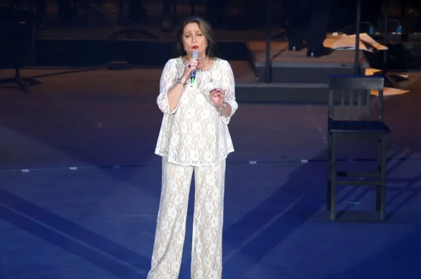 Tiene un reto muy importante, pues trabajará con el tema “De mi enamórate” de Daniela Romo.