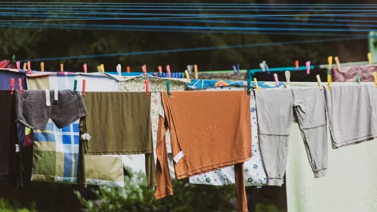 La forma correcta para lavar la ropa de paca según expertos