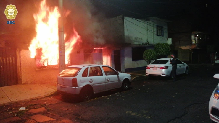 VIDEO POLICÍAS APAGAN INCENDIO.jpeg