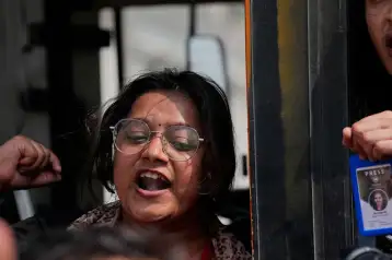 Periodistas indios detenidos en una protesta juvenil en Nueva Delhi.