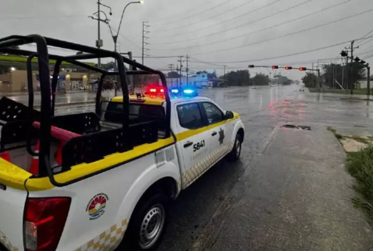Tráfico por calles cerradas en Cancún HOY 8 de febrero de 2025.jpg