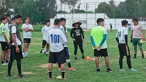 Para una mujer es complicado ingresar al gremio de entrenadores, Zeltzin Mera Mosco, estratega del equipo varonil de la UAM Xochimilco.