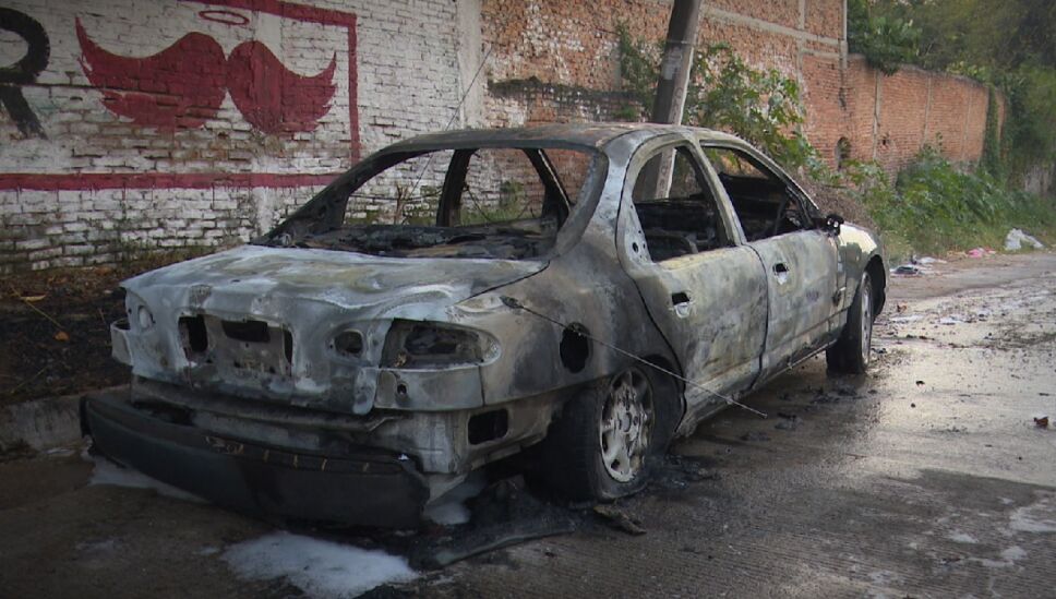 AUTO INCENDIADO 2.jpg