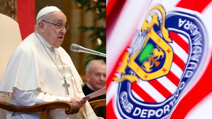 VIDEO | Aficionada de Chivas le regala camiseta al Papa Francisco: ¿Cuál fue su reacción?