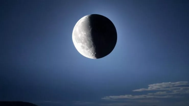 (Imagen generada con inteligencia artificial) La Luna con un resplandor negro.