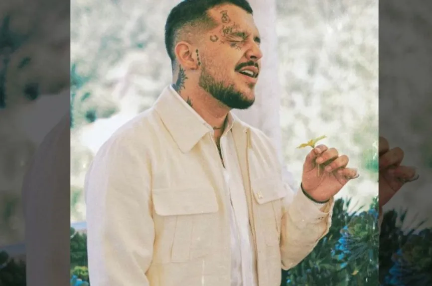 Nodal cantando.jpg