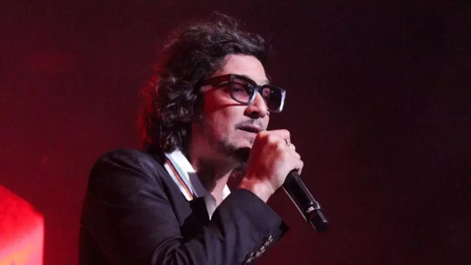 León Larregui