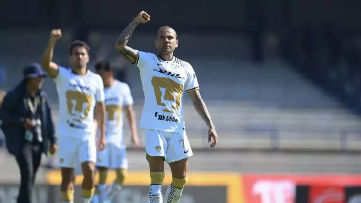 ¡Millonada! Revelan el verdadero sueldo de Dani Alves con Pumas