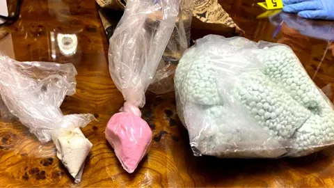Más de 8 mil pastillas azules de fentanilo y otras drogas en casa de Culiacán