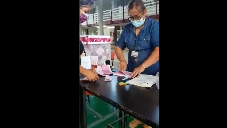 embarazo de urna.jpg