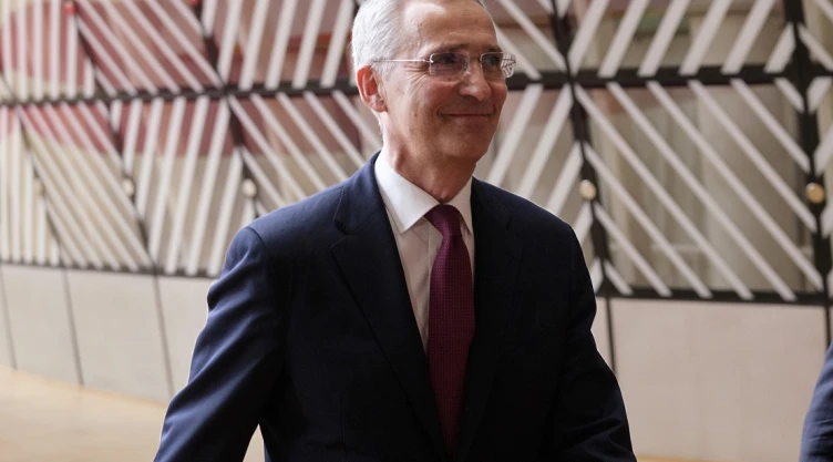 Exprimer ministro sueco, Jens Stoltenberg se queda a como Secretario General de la Organización del Tratado del Atlántico Norte, OTAN por un año más