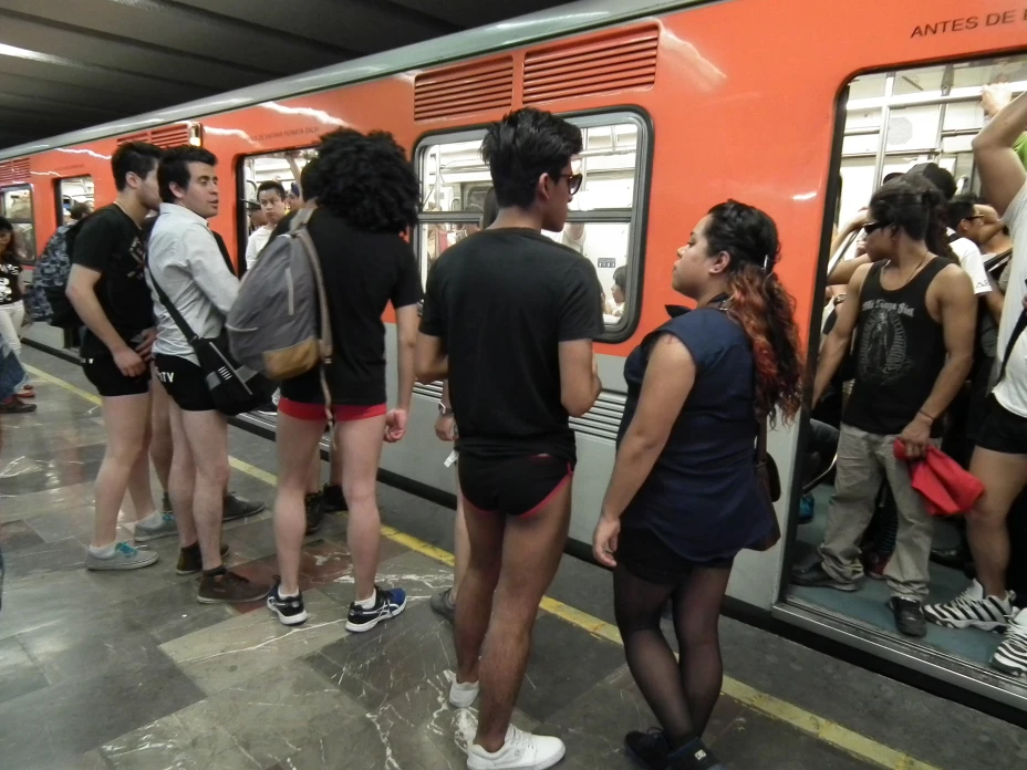 Día sin pantalones en el metro