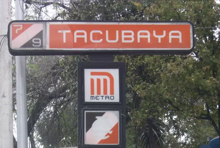 Metro CDMX: Hombre apuñala a tres personas en Tacubaya y se lanza a las vías del tren