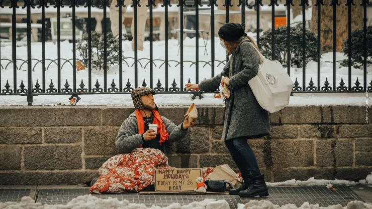 VIDEO: Cacha a su esposa teniendo relaciones sexuales con indigente.