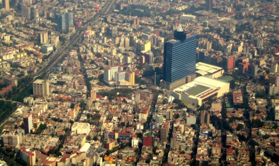 Es presidente de la Asociación de Ingenieros y Arquitectos de México