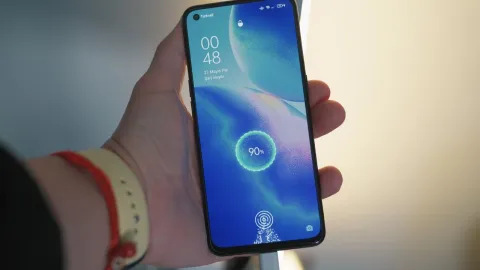 ¿Qué es lo que NO debes hacer cuando tu celular se moja?
