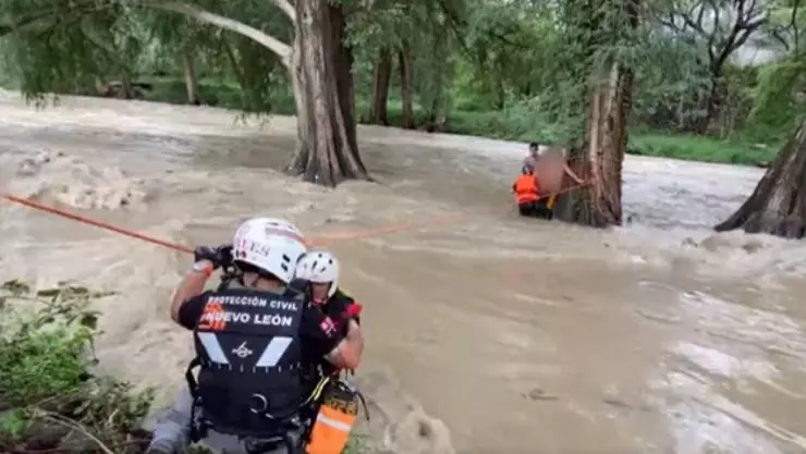 Intensas lluvias en Nuevo León dejan cuatro muertos