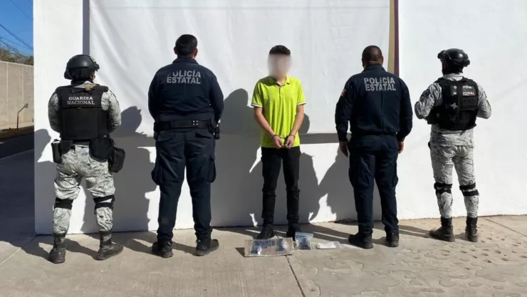 Sujeto armado detenido en la 10 de Mayo, en Culiacán