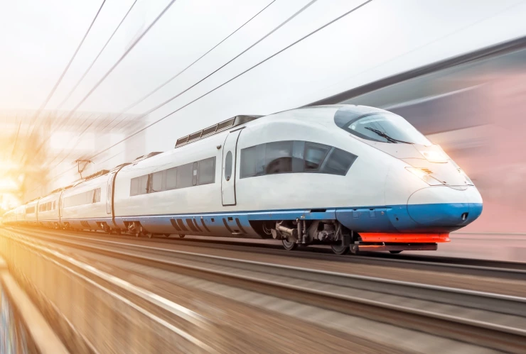 Un tren de alta velocidad en funcionamiento