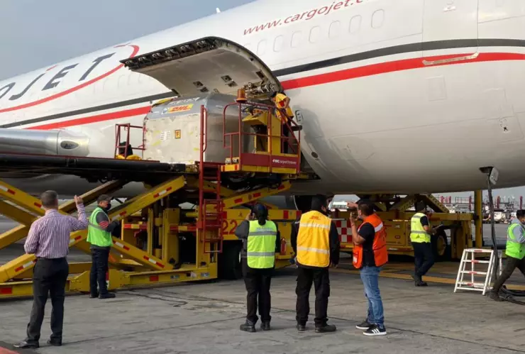 Llegan a México más de 500 mil dosis de la vacuna Pfizer contra COVID-19