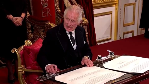 gesto Carlos III polémica