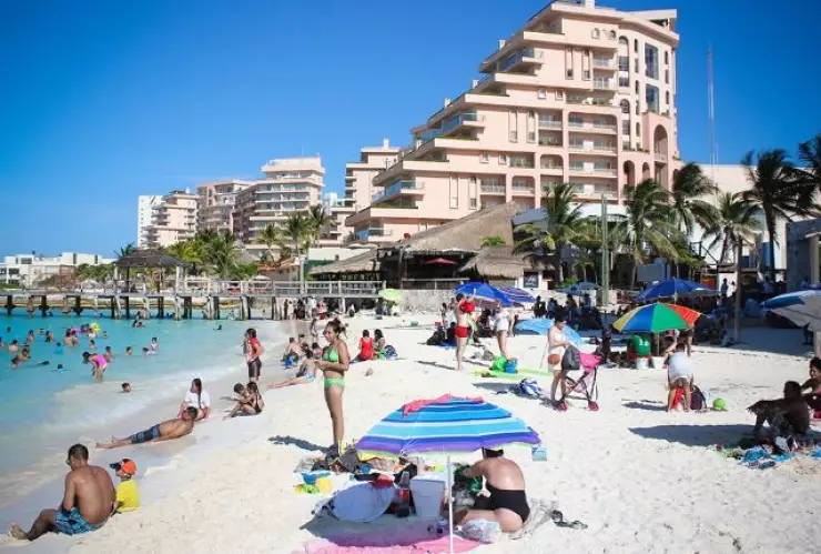 turistas_cancun.jpg
