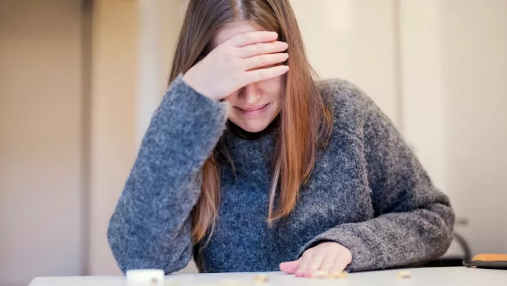 Mujer se queja de que en su trabajo solo le dan una hora de comida