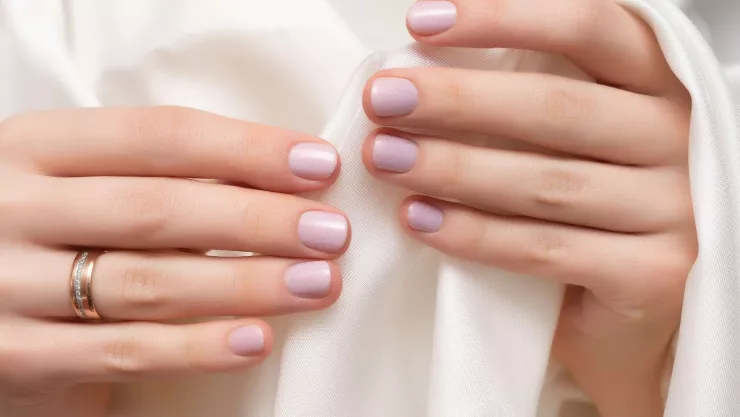 colores de uñas que alargan los dedos estilizan manos año nuevo