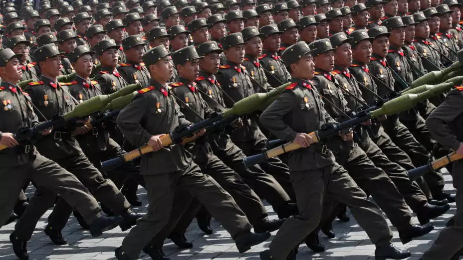 Soldados norcoreanos durante un desfile militar en Pyongyang.