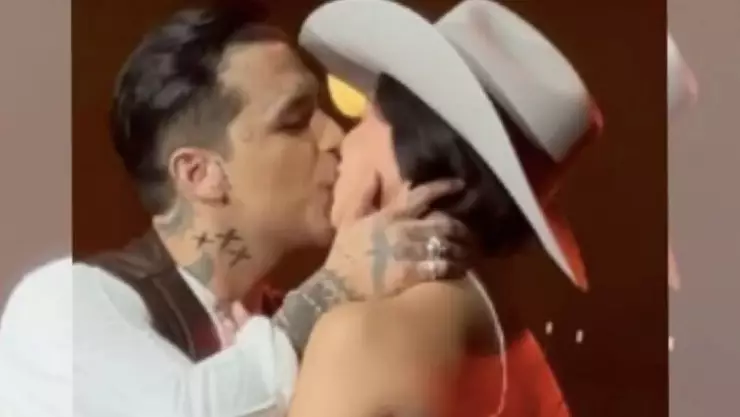 Christian Nodal publicó una foto con Ángela Aguilar causaron polémica por esta FOTO