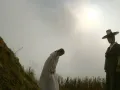 El pasado trágico de Min-joon en Joseon se deja deslizar como una sombra suave en su rostro, revelando que su resistencia emocional tiene raíces profundas.