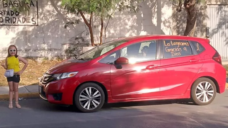 Un niña de 7 años hizo una caravana tras luchar contra el cáncer en Monterrey, Nuevo León.