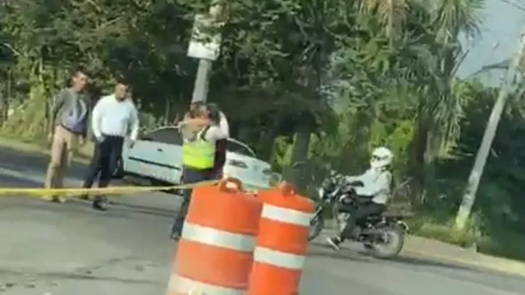 Captan en video pelea a golpes entre un chofer del transporte público y un policía vial en Jesús R. Michel
