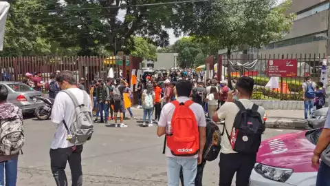 Alumnos de la UPIICSA del IPN se van a paro indefinido