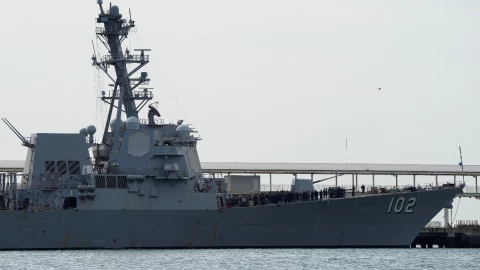 Aviones venezolanos provocan tensión con Estados Unidos tras un sobrevuelo en aguas internacionales; el Pentágono lanza fuerte advertencia.