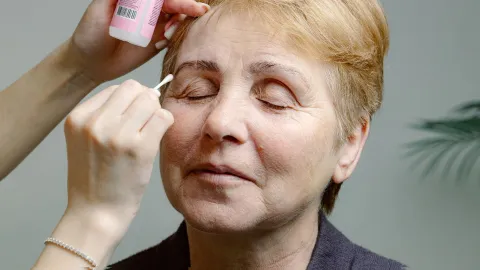 Maquillaje natural de día para mujeres de 70 años: paso a paso
