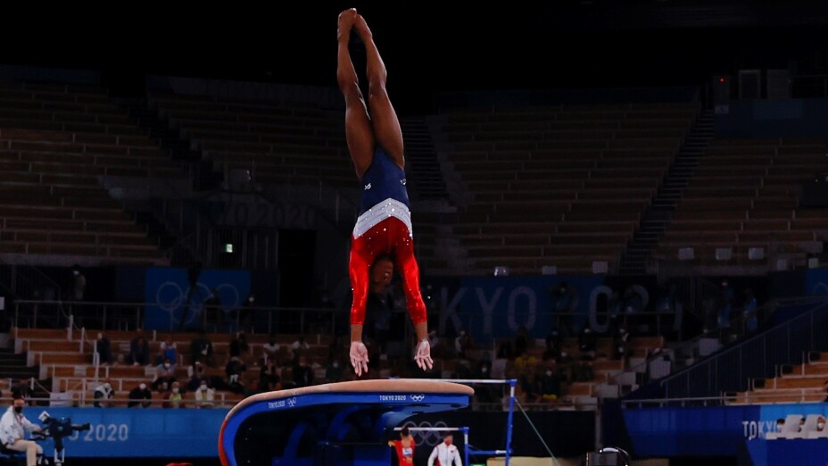 Simone Biles se retiró de las pruebas de all-around