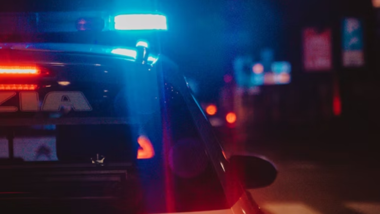 Hombre mata a su hijo, balea a su novia y a su ex, y huye con tres niños: esto sabemos 