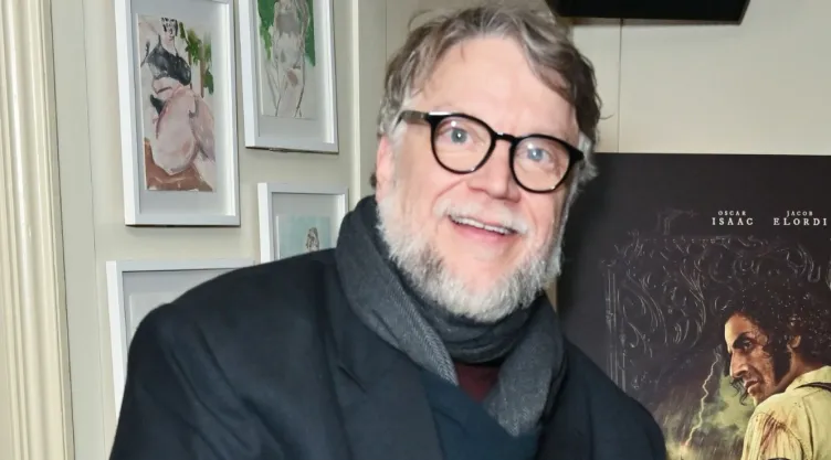 Guillermo del Toro el menos favorito a ganar en los Golden Globes 2026