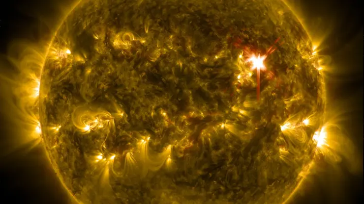 Captan una estrella a punto de tragarse un planeta entero