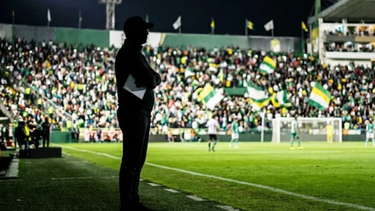 DT CAMPEÓN con Club León podría quedarse sin dirigir ningún partido en EUROPA