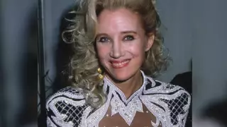 Muere Sally Kirkland.jpg
