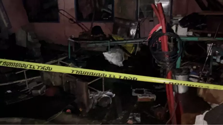 Lluvias en CDMX dejan tres casas inundadas y un auto atrapado en el agua