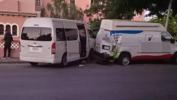 Fuerte accidente en la calle 60 deja dos camioneta con graves daños hoy 6 de diciembre de 2024