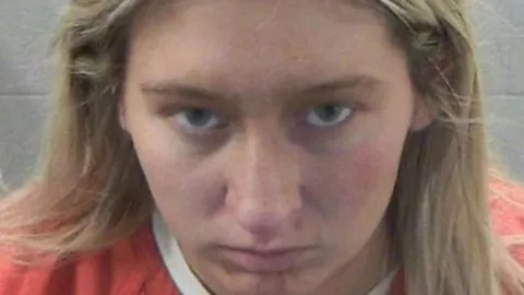 Mujer apuñaló 19 veces a su ex novio; alega estaba soñando