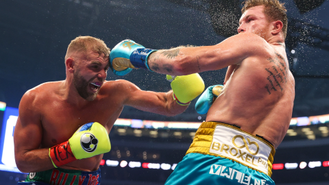 Canelo &Aacute;lvarez vence a Billy Joe Saunders