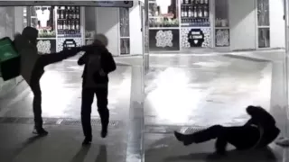 ¡Indignante VIDEO! Repartidor de plataforma patea brutalmente la cara de una abuelita en pleno centro comercial